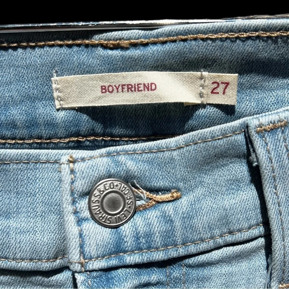 🌻NEW (w/tags) Levi's Light Wash Boyfriend Jeans Women's Size 4 or 27